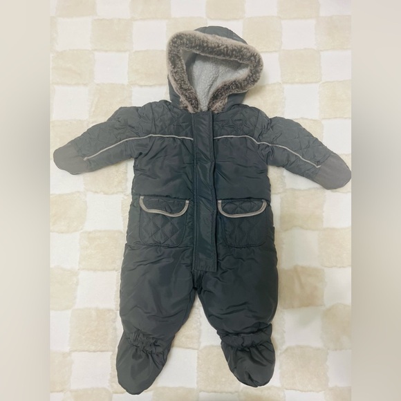 ✨LIKE‎ NEW CONDITION BABY BOY SNOW SUIT 0-3 MONTHS✨ - Picture 1 of 7